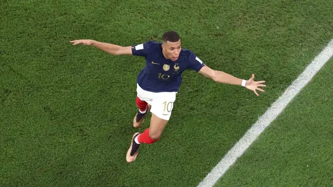 Qatar 2022, la Francia vola agli ottavi nel segno di Mbappé: Danimarca ko 2-1
