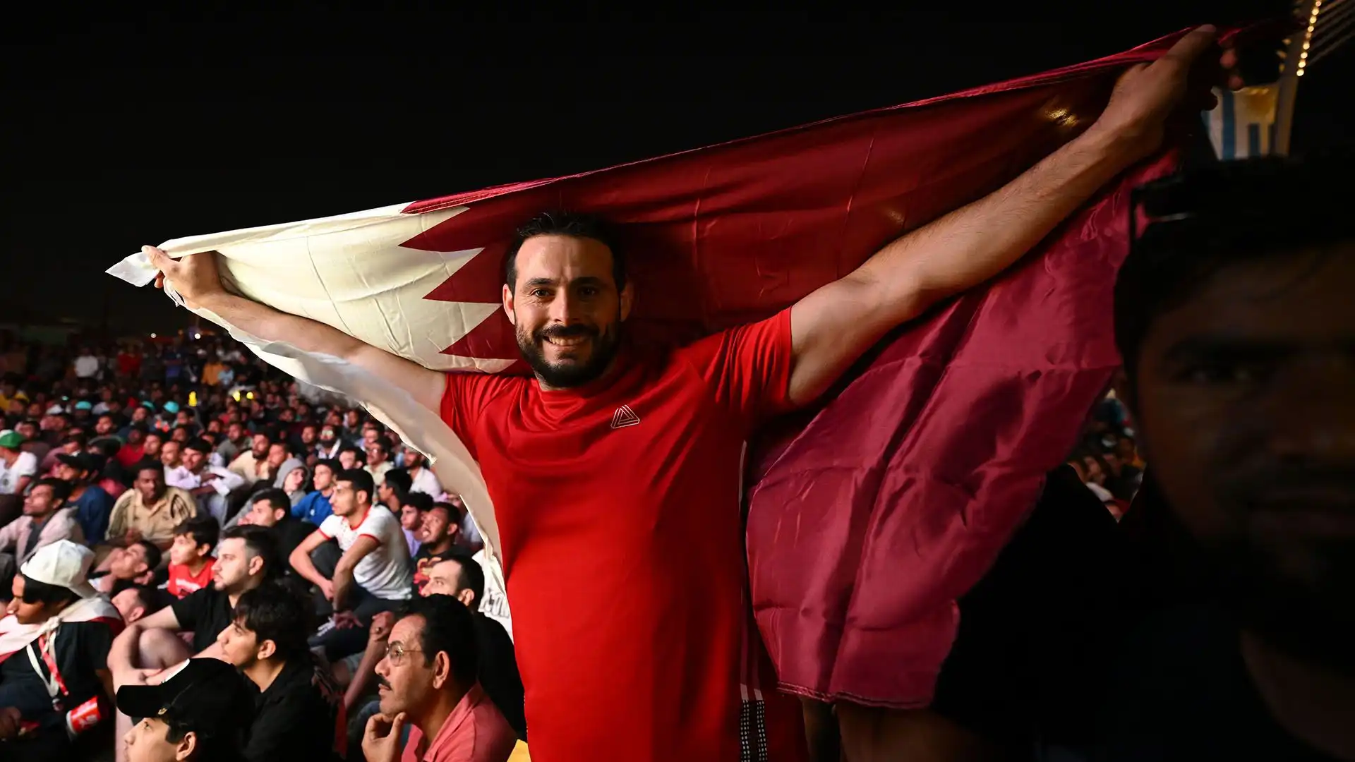 In Qatar è cominciato il mondiale di calcio: come prevedibile spettacolo in campo ma anche fuori dal campo