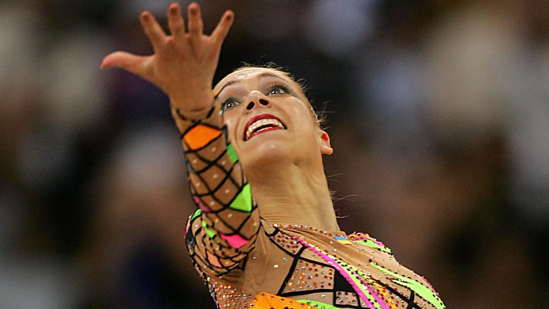 Natalia ha messo all'asta online la sua medaglia d'oro a squadre All-Around vinta ai Campionati mondiali di ginnastica ritmica del 2001 per sostenere l' esercito ucraino che all'epoca stava combattendo una guerra nel Donbass