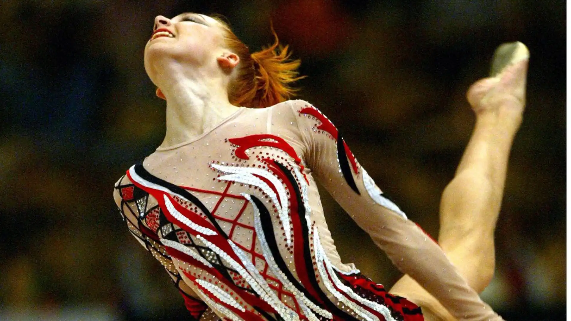 Natalia ha messo all'asta online la sua medaglia d'oro a squadre All-Around vinta ai Campionati mondiali di ginnastica ritmica del 2001 per sostenere l' esercito ucraino che all'epoca stava combattendo una guerra nel Donbass