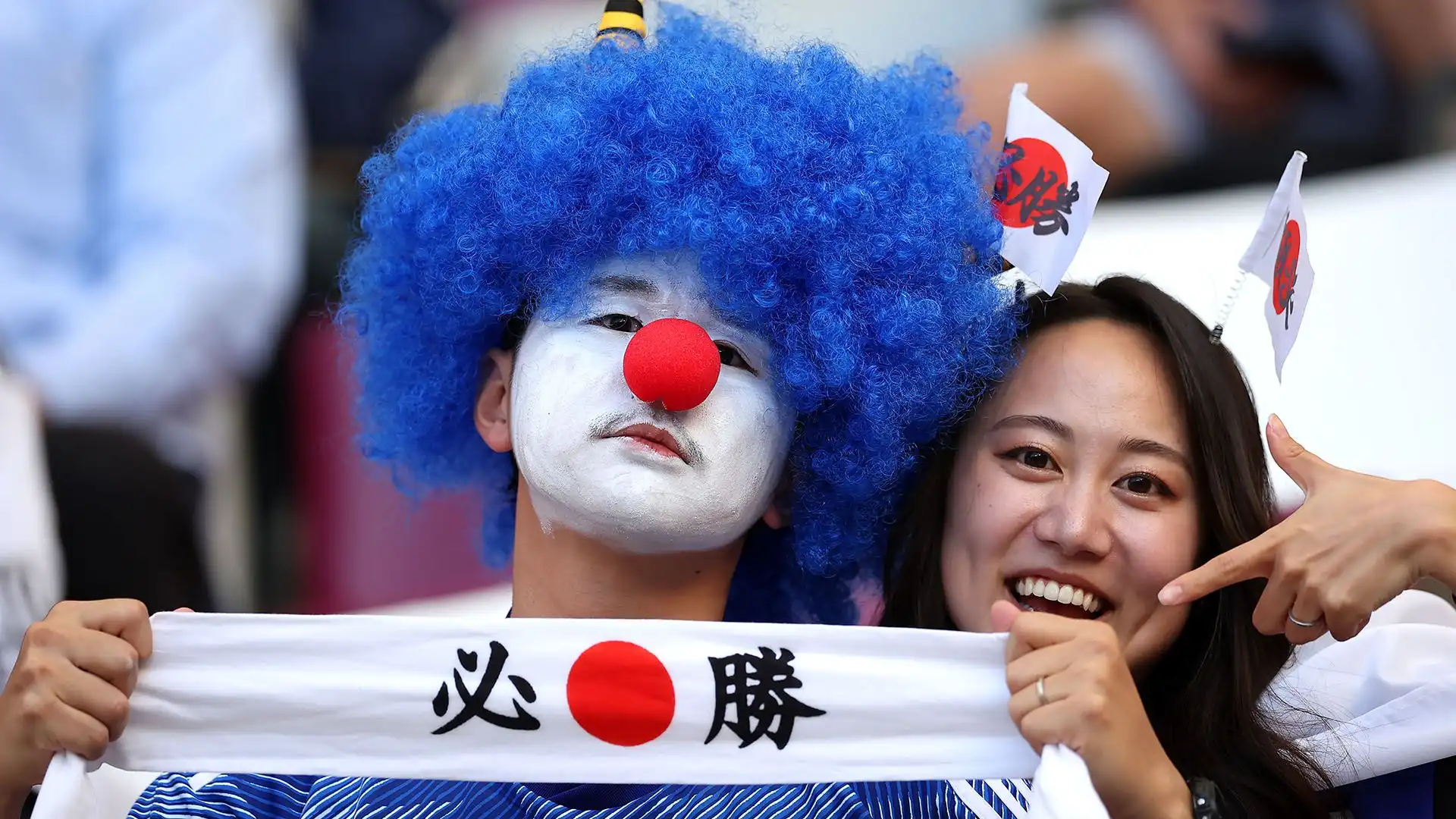 Tifosi giapponesi esultano allo stadio