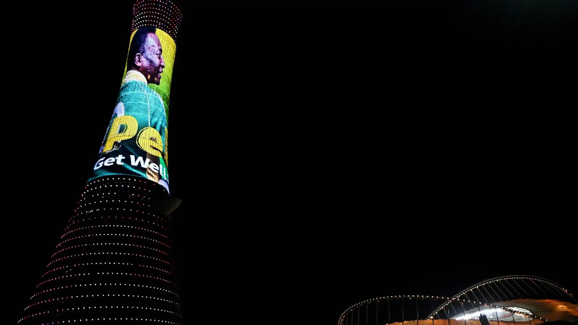 Anche Doha fa il tifo per Pelè: le commoventi foto
