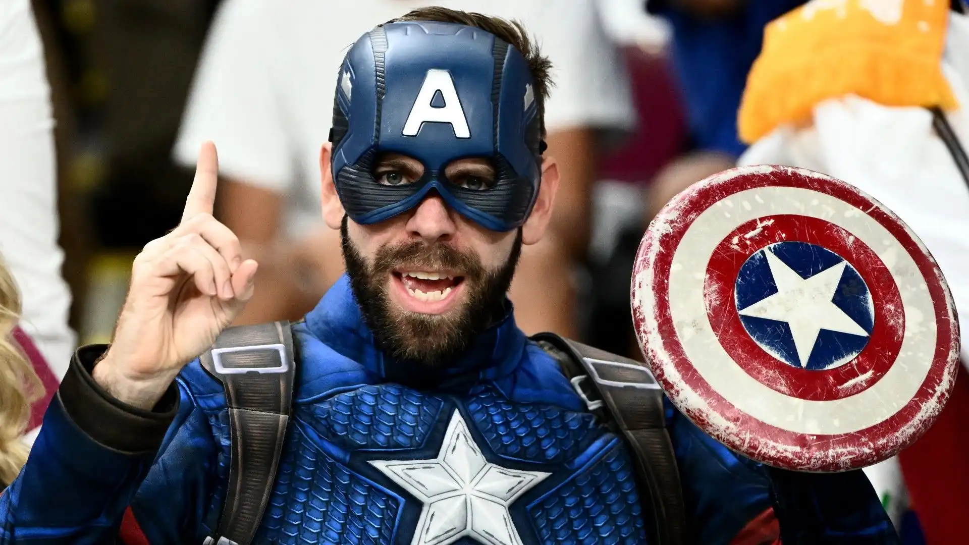 Capitan America guida la carica dei tifosi statunitensi: le foto