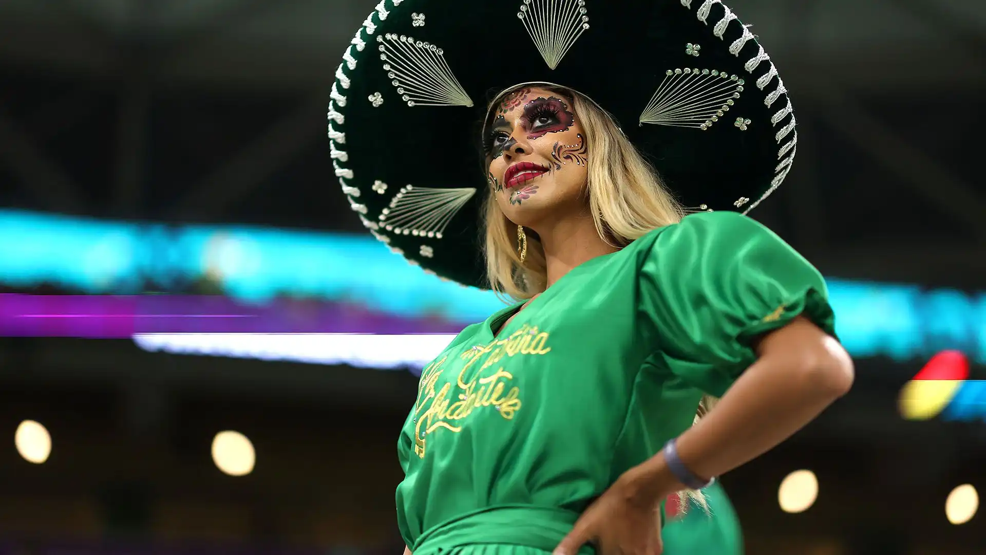 Una tifosa messicana durante la partita Arabia Saudita-Messico allo stadio Lusail in Lusail