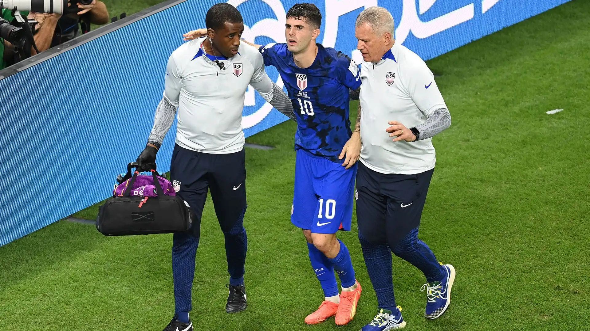 Grande spavento per Pulisic: l'attaccante si è scontrato contro il portiere dell'Iran al momento del gol