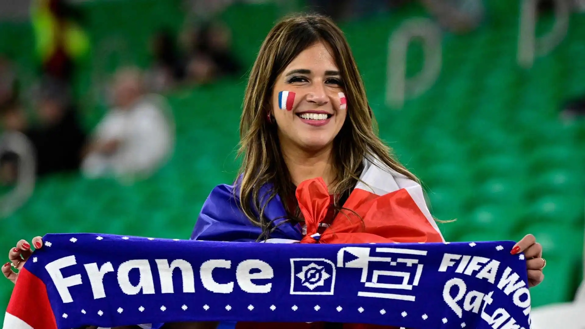 Una tifosa della nazionale francese