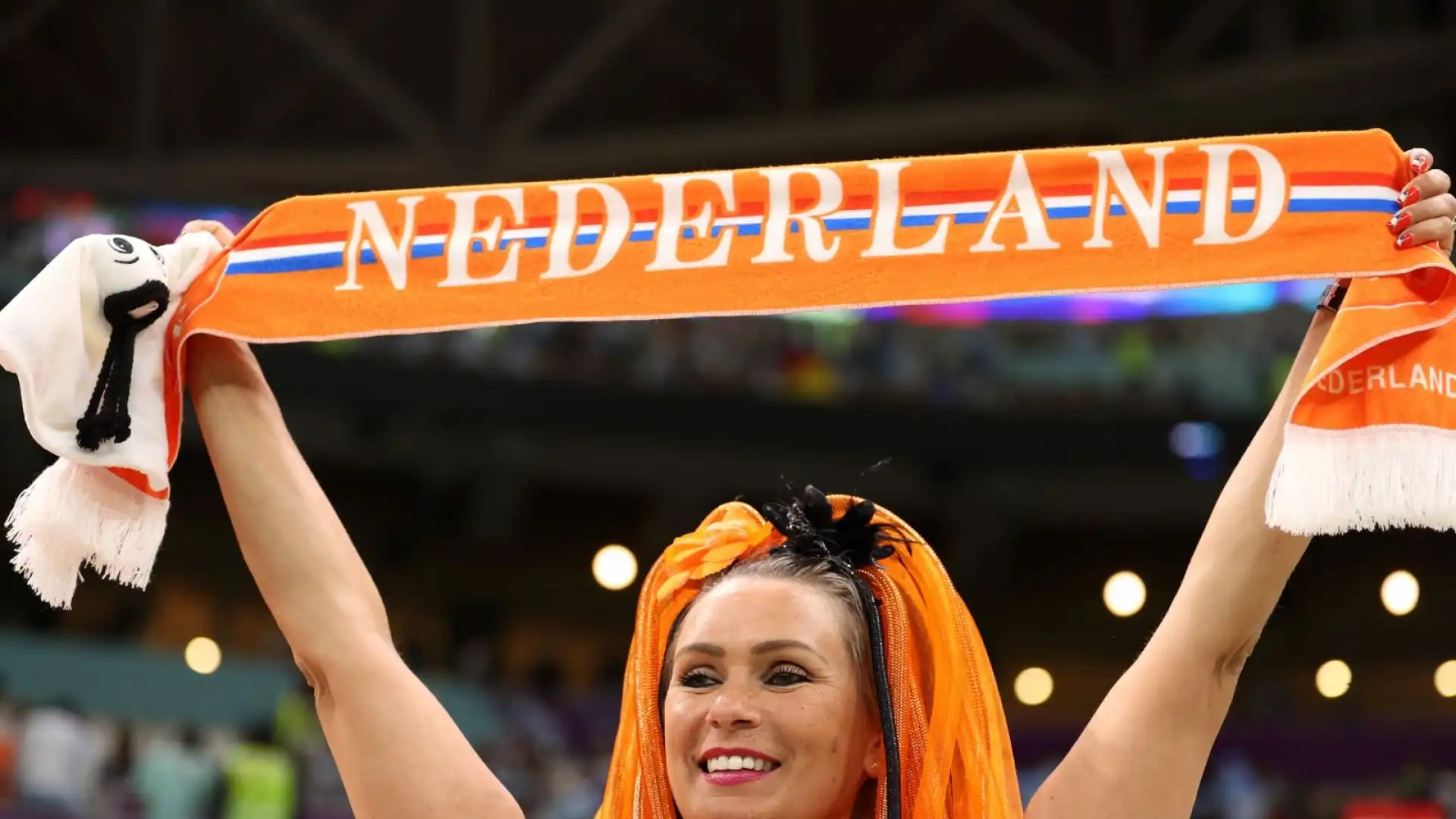 Altra possibile scelta è quella della tradizionale sciarpa, da accompagnare ovviamente alla maglia della nazionale Oranje.