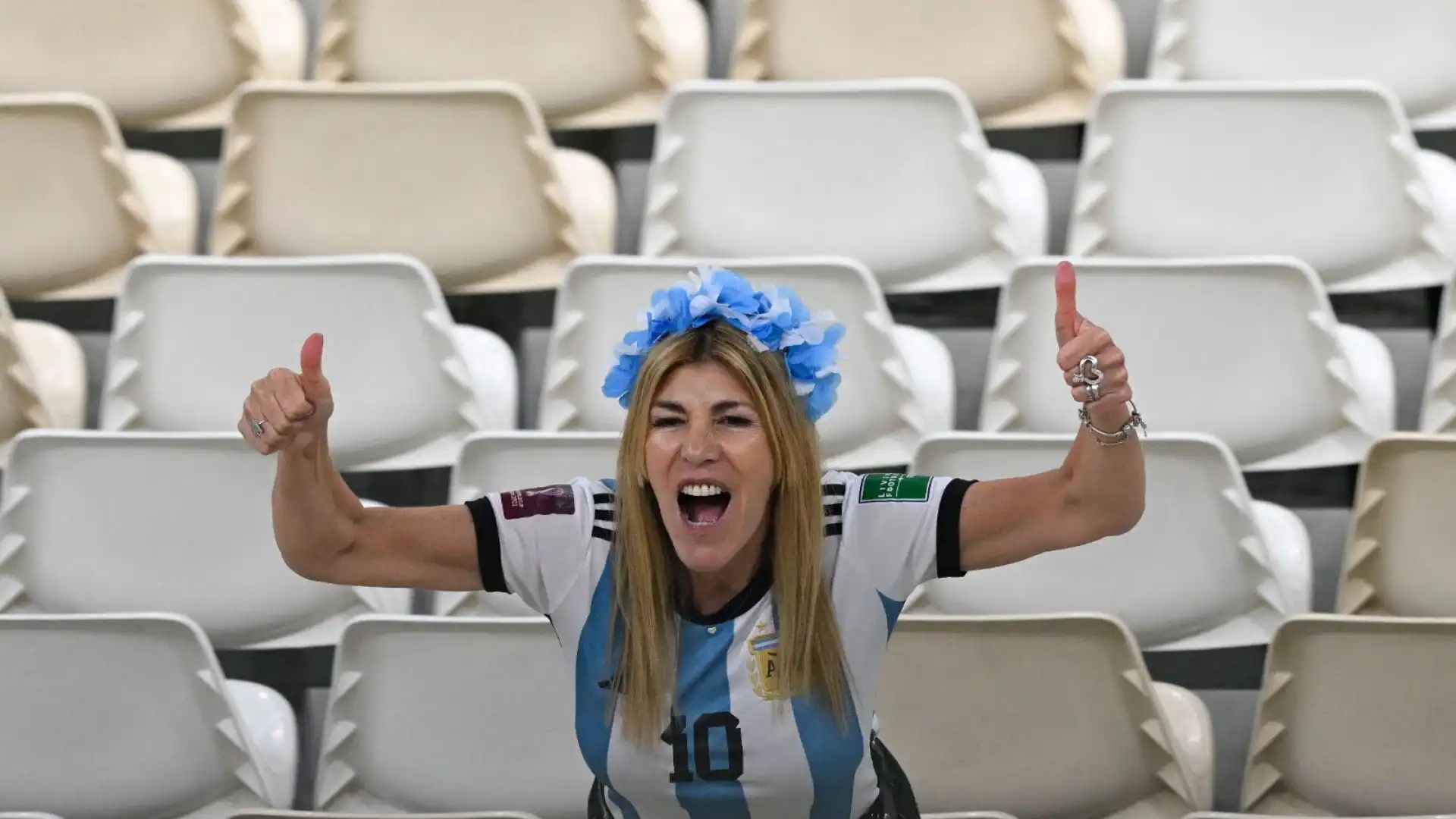 Poi però vince l'entusiasmo, soprattutto per le ragazze che sostengono l'Argentina.