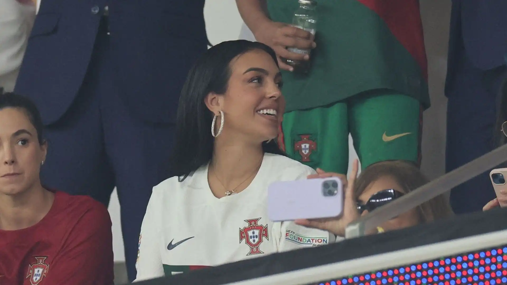 L'entrata nella ripresa di Ronaldo rallegra anche Georgina