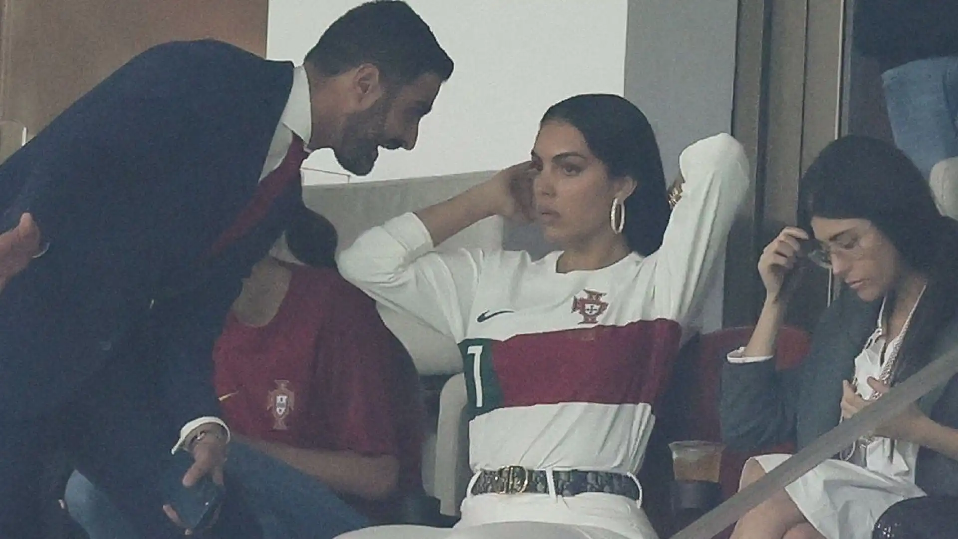 Cristiano Ronaldo entra in campo ma non basta: la moglie Georgina in tribuna non nasconde la sua tristezza