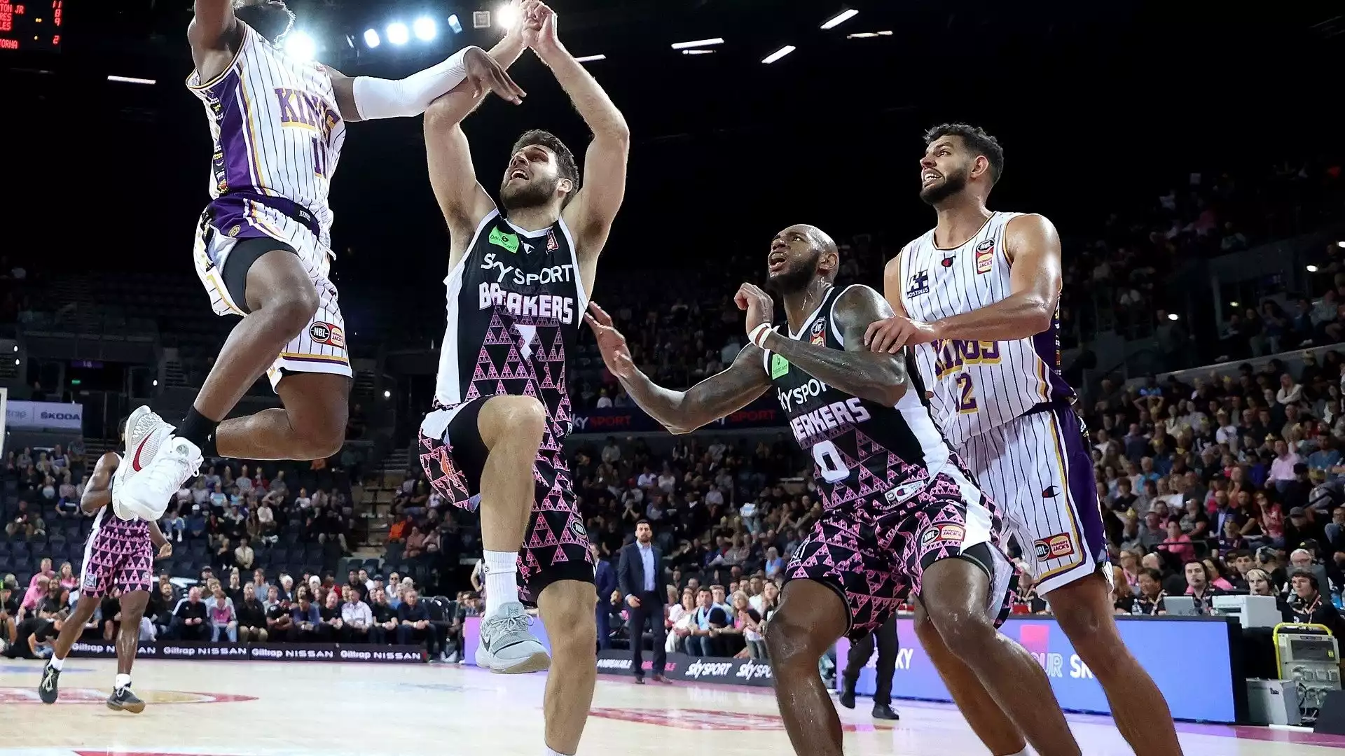 I New Zealand Breakers militano nella National Basketball League, il più importante campionato per club dell'Australasia