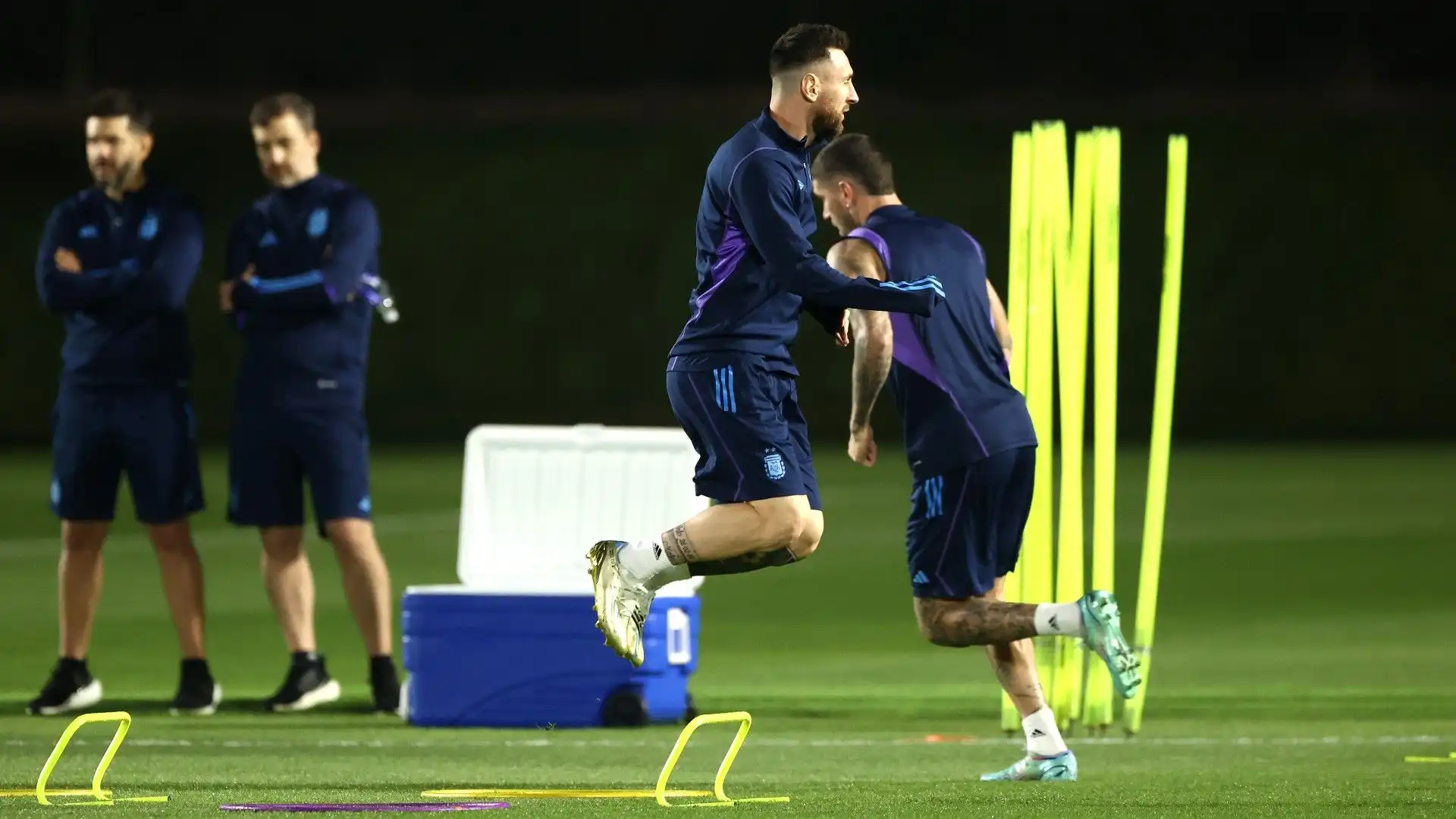 Leo Messi si prepara a sfidare la Croazia: le immagini dell'allenamento