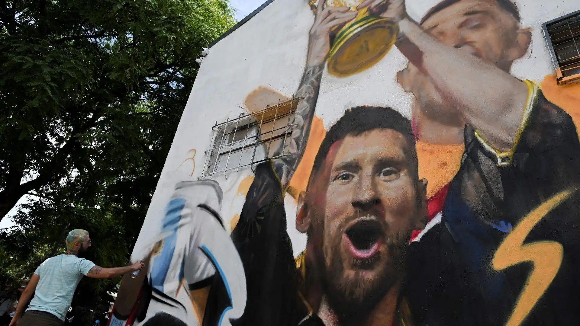 Enorme murales per Lionel Messi a Buenos Aires: le foto