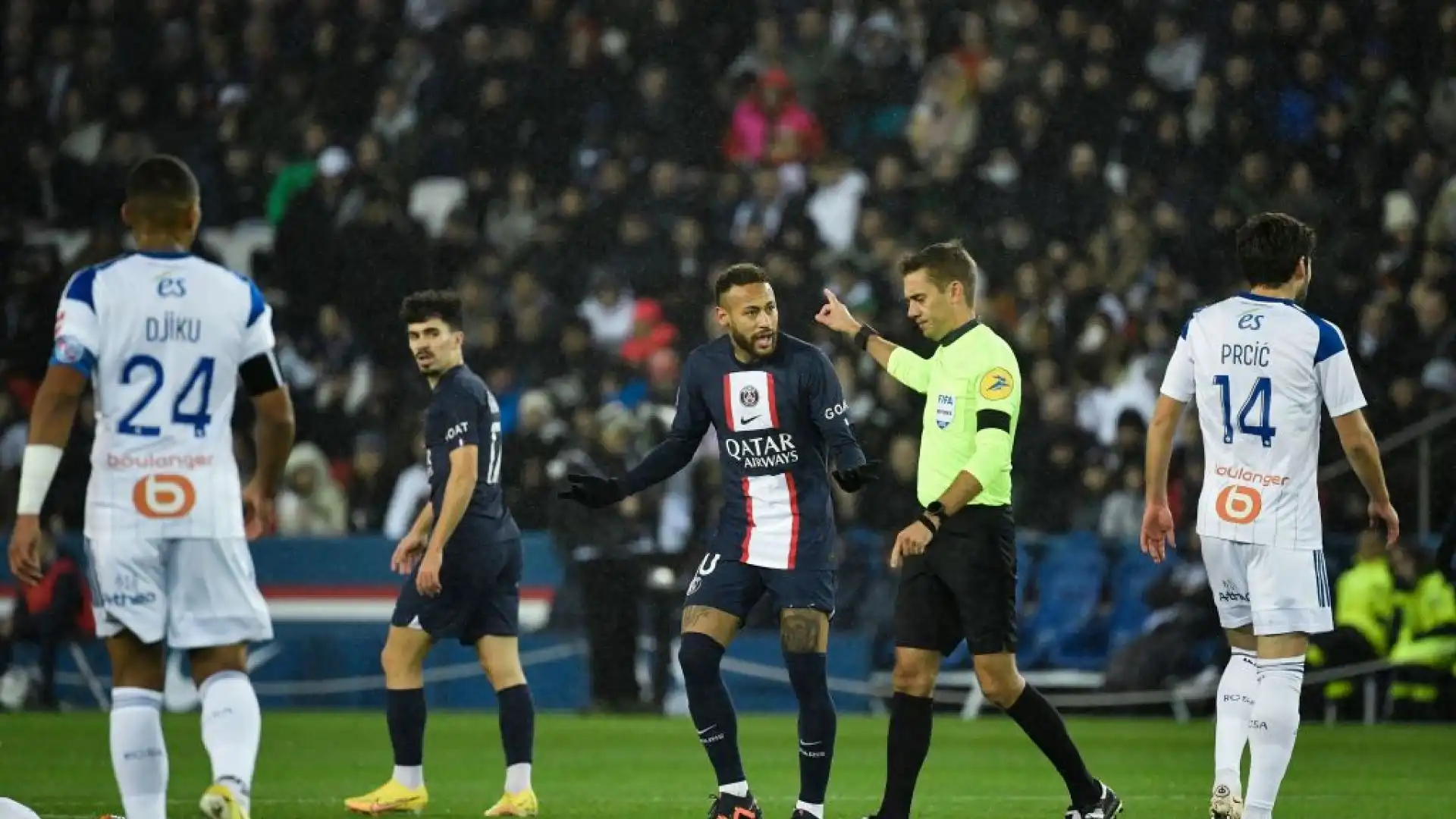 E' stato espulso nel secondo tempo di PSG-Strasburgo per doppia ammonizione.