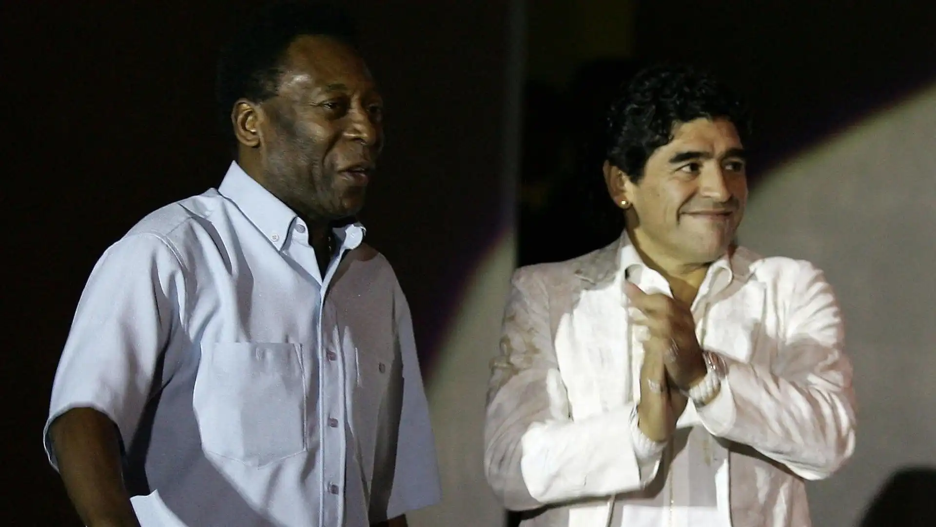 Ecco Pelé insieme all'amico Maradona