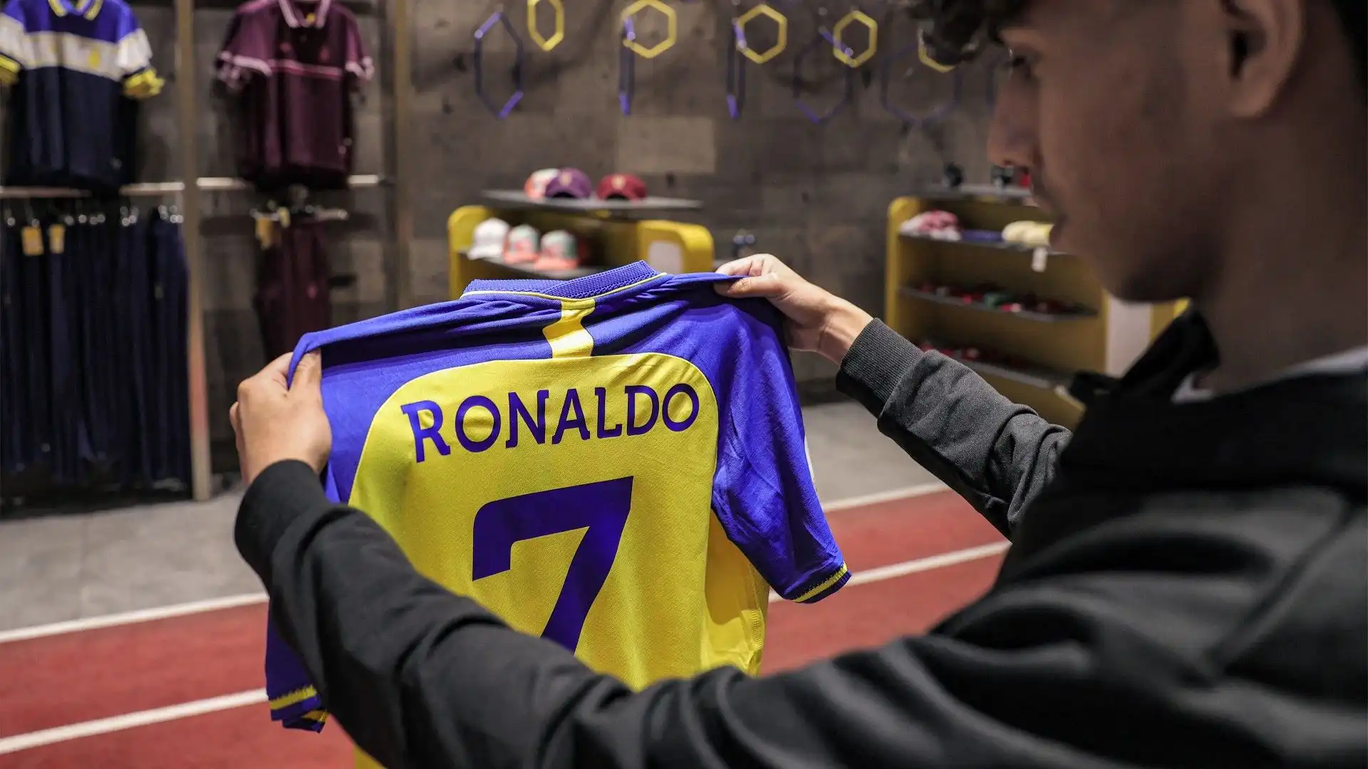 L'Al-Nassr ha messo (finalmente) in vendita la maglia di Cristiano Ronaldo