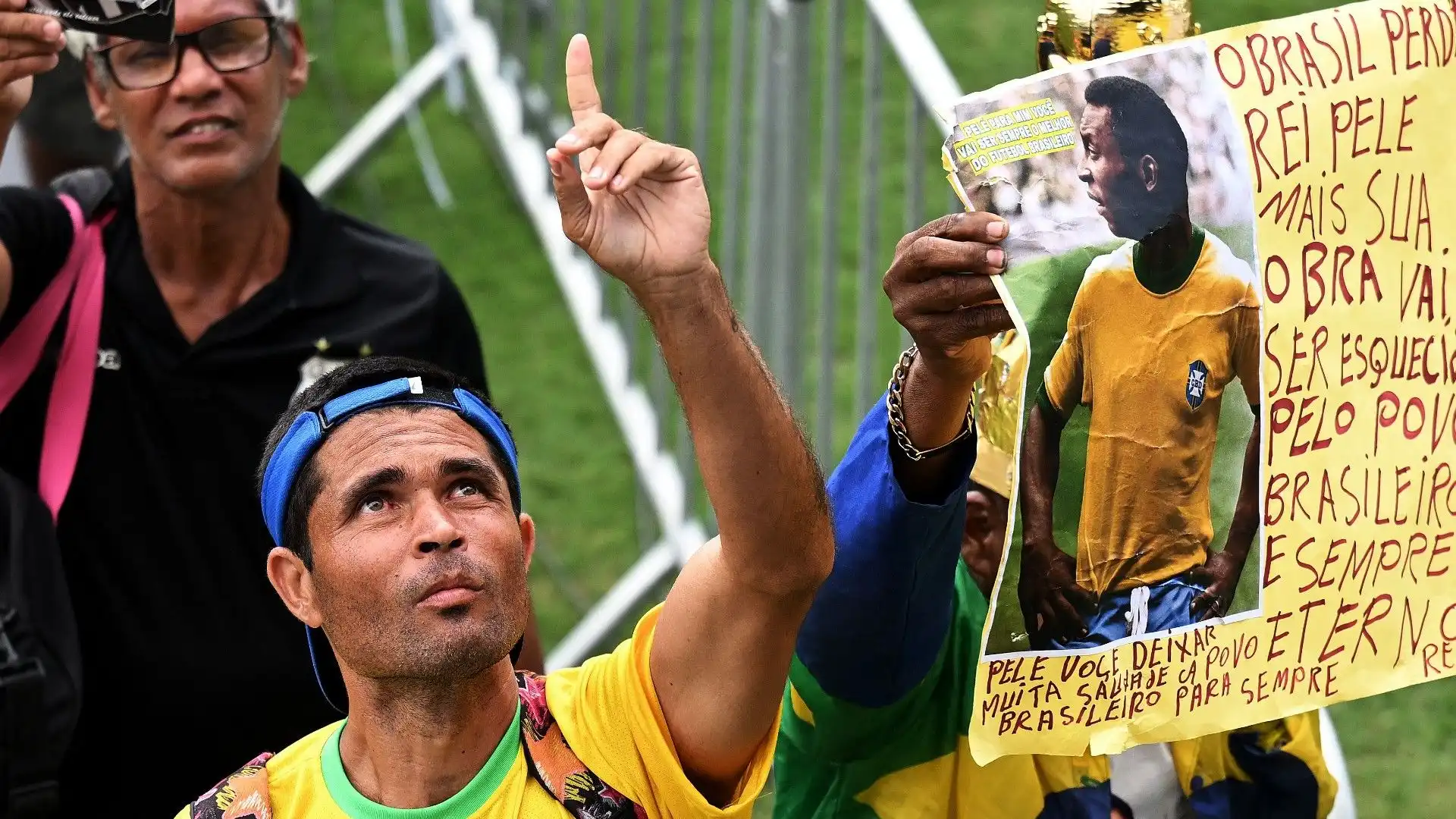 Tutto il Brasile si è fermato per dare l'ultimo saluto a Pelé