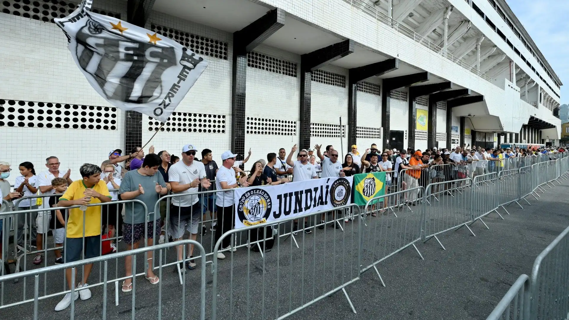 Tantissimi tifosi si sono recati allo stadio Vila Belmiro