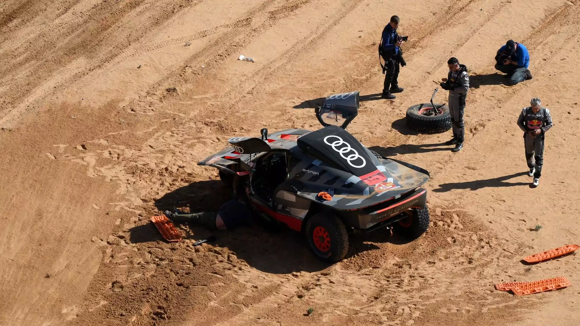 I piloti stanno correndo il rally di Dakar