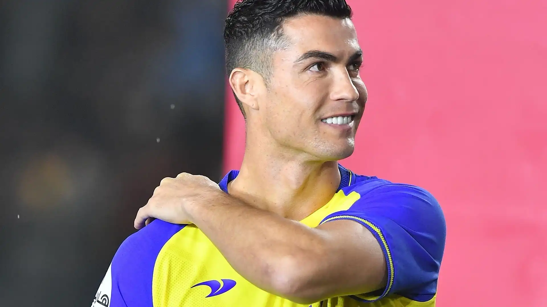 1. Cristiano Ronaldo: 200 milioni di euro (Al-Nassr)