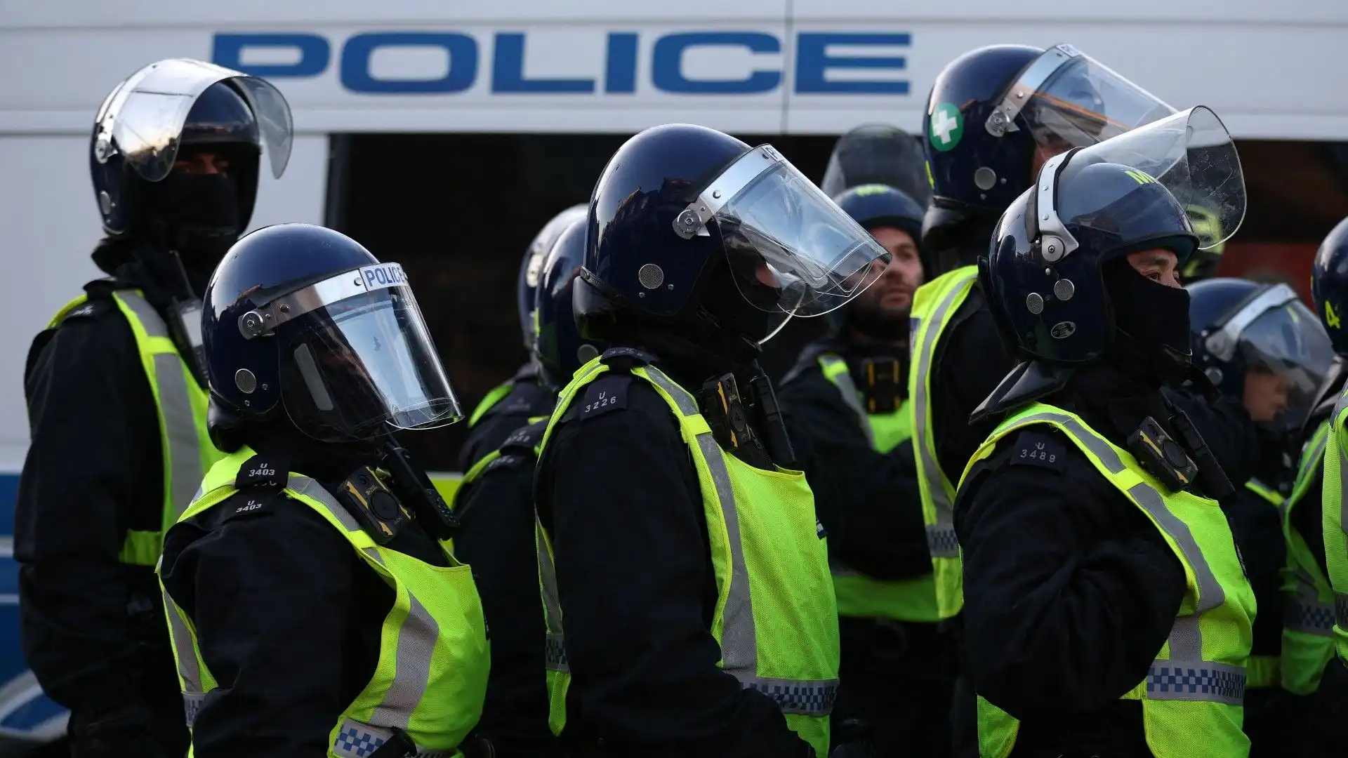 Londra blindata dalla polizia per la partita: le immagini
