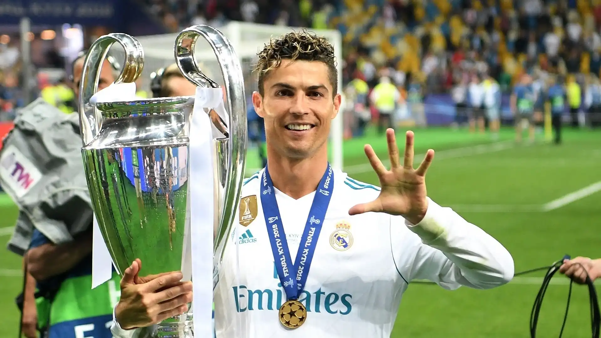 9) Cristiano Ronaldo (Portogallo, Sporting, Manchester United, Real Madrid, Juve, Al Nassr): 35 trofei vinti