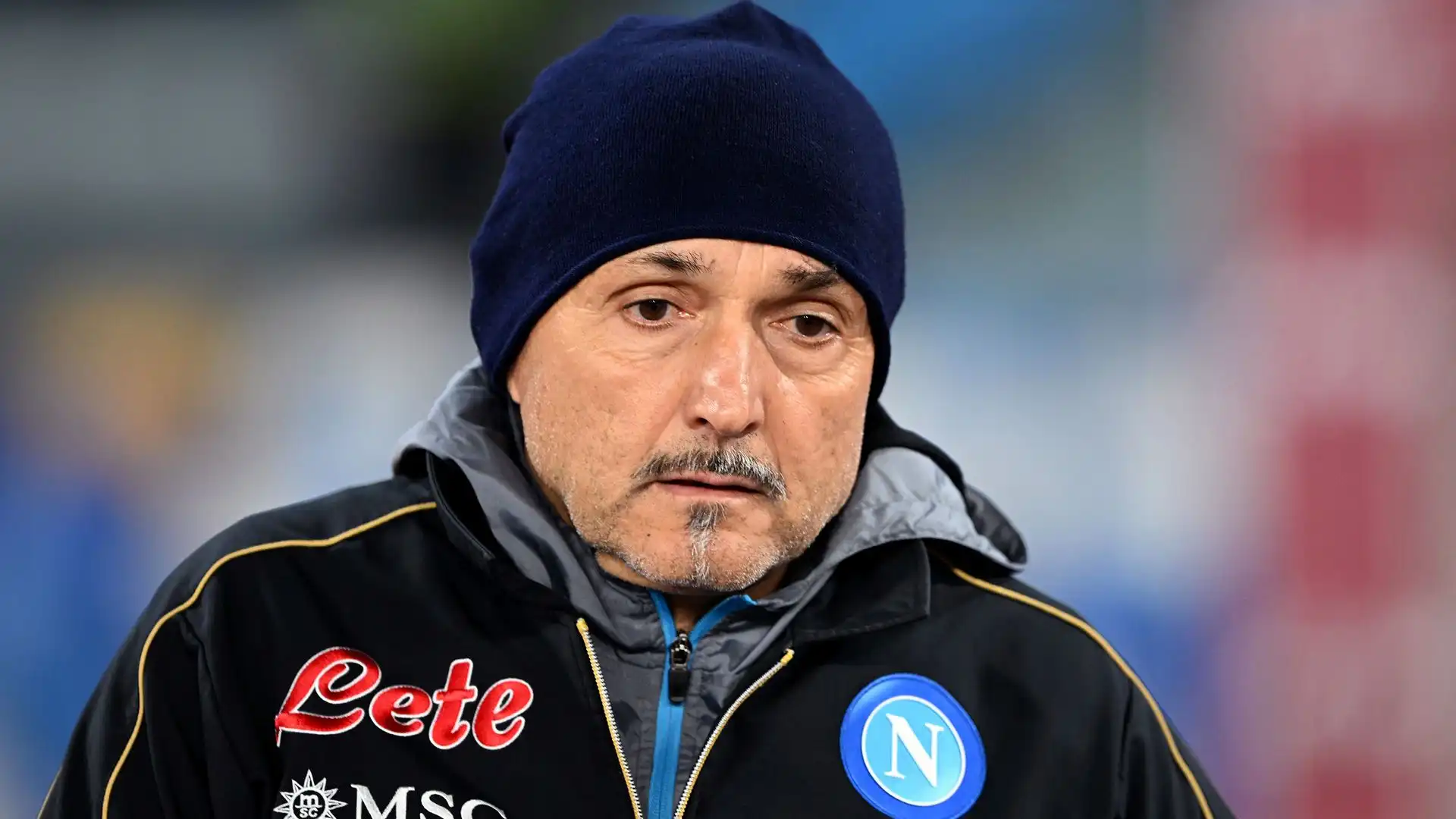 La faccia del tecnico del Napoli sembra perplessa