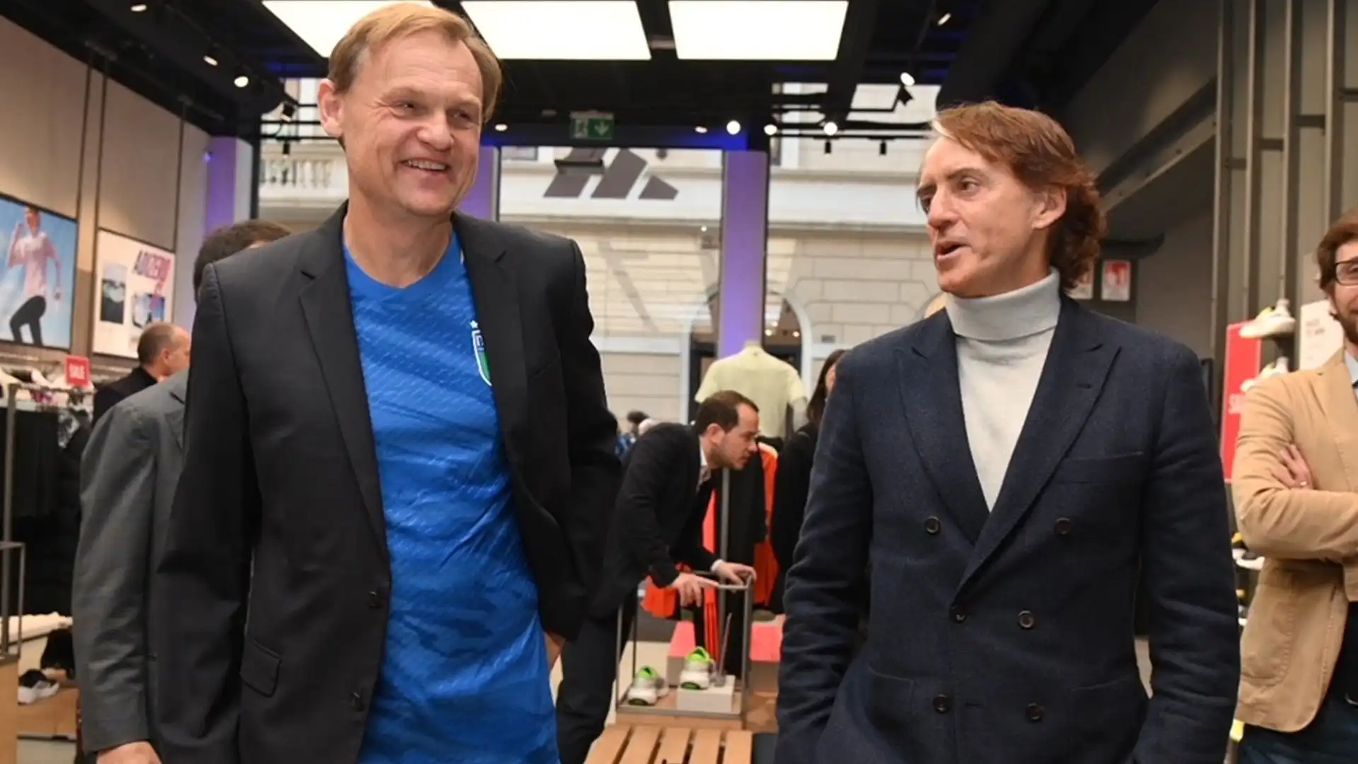 Bjorn Gulden e Roberto Mancini mentre parlano