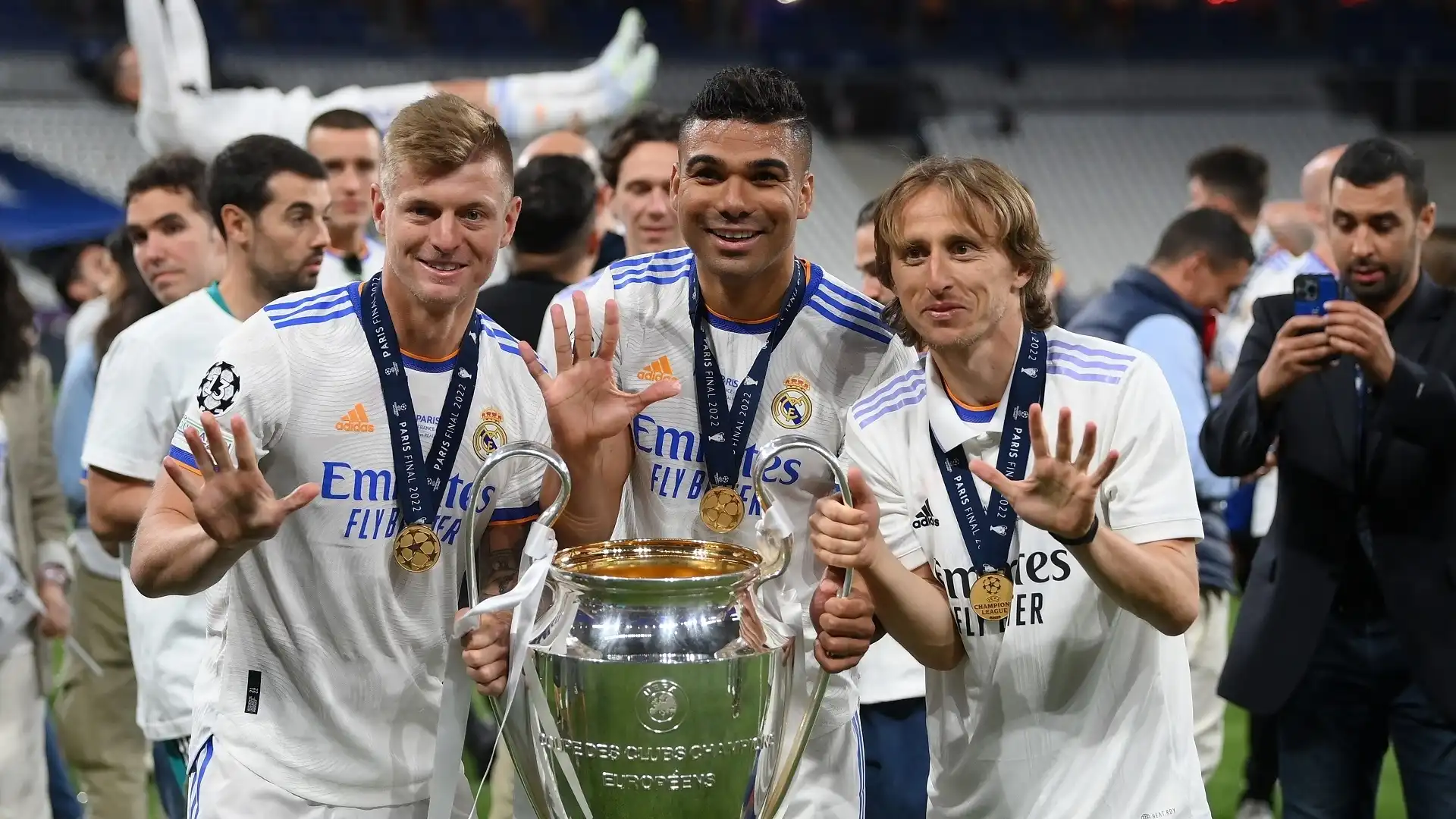 1) Real Madrid (Spagna): 29 trofei (14 Champions League, 5 Supercoppe europpe, 2 Coppe Uefa, 1 Coppa iberoamericana, 4 Coppe del mondo per club, 3 Coppe Intercontinentali)