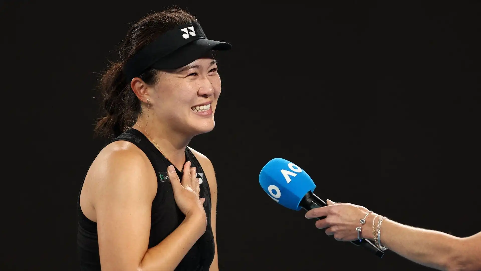 La cinese si è emozionata dopo la vittoria contro Maria Sakkari