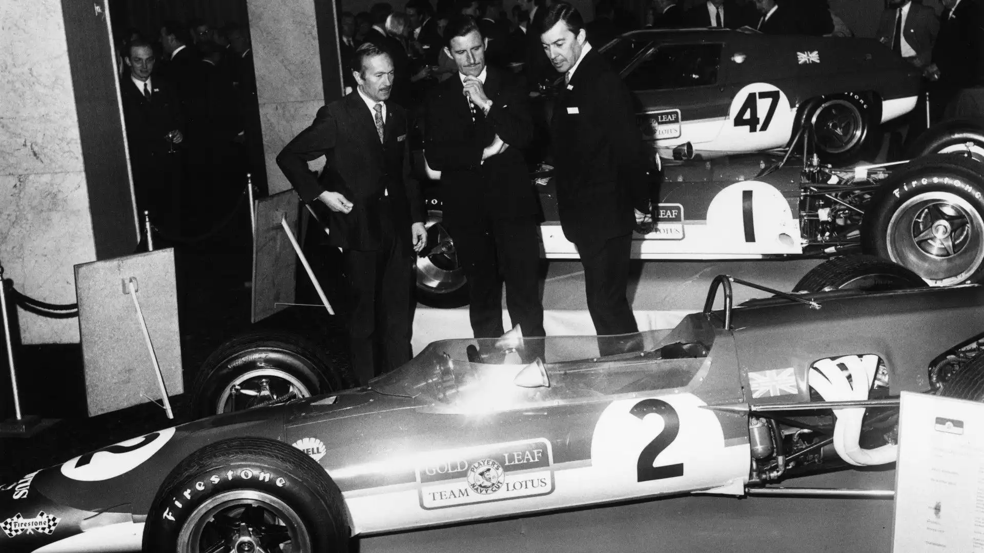 4- Graham Hill (al centro) 39 anni, 262 giorni (1968)