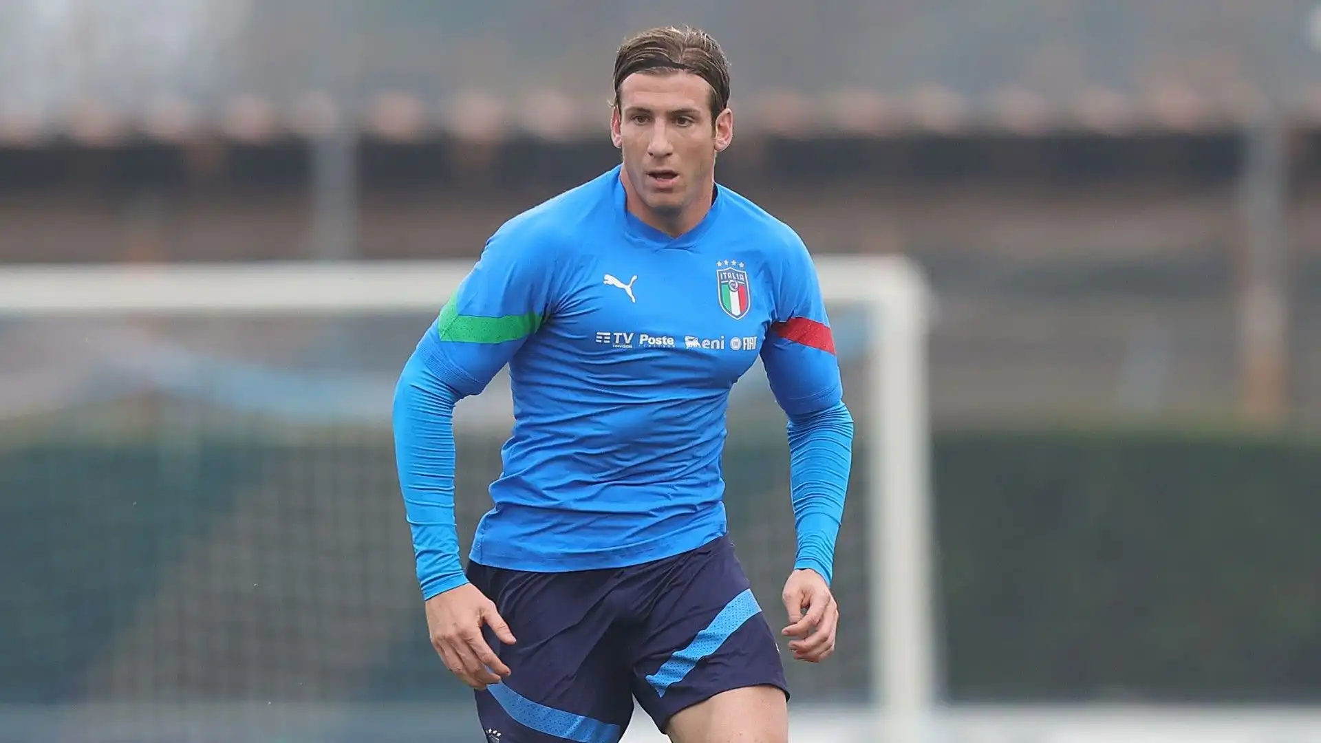 Nato in provincia di Verona il 20 settembre 1996, Baschirotto è tra i calciatori più muscolosi d'Italia