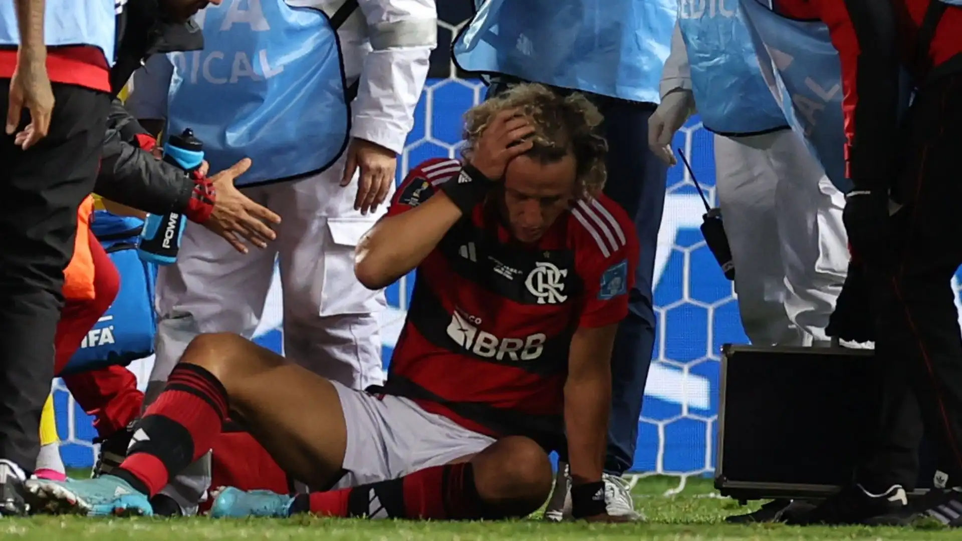 David Luiz avvertiva un forte dolore alla testa: si è scontrato con un avversario