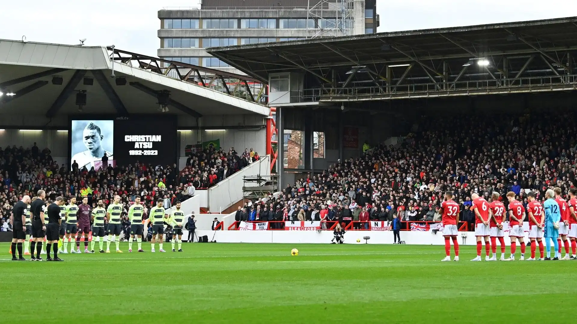 La Premier League ha osservato un minuto di silenzio prima di ogni partita