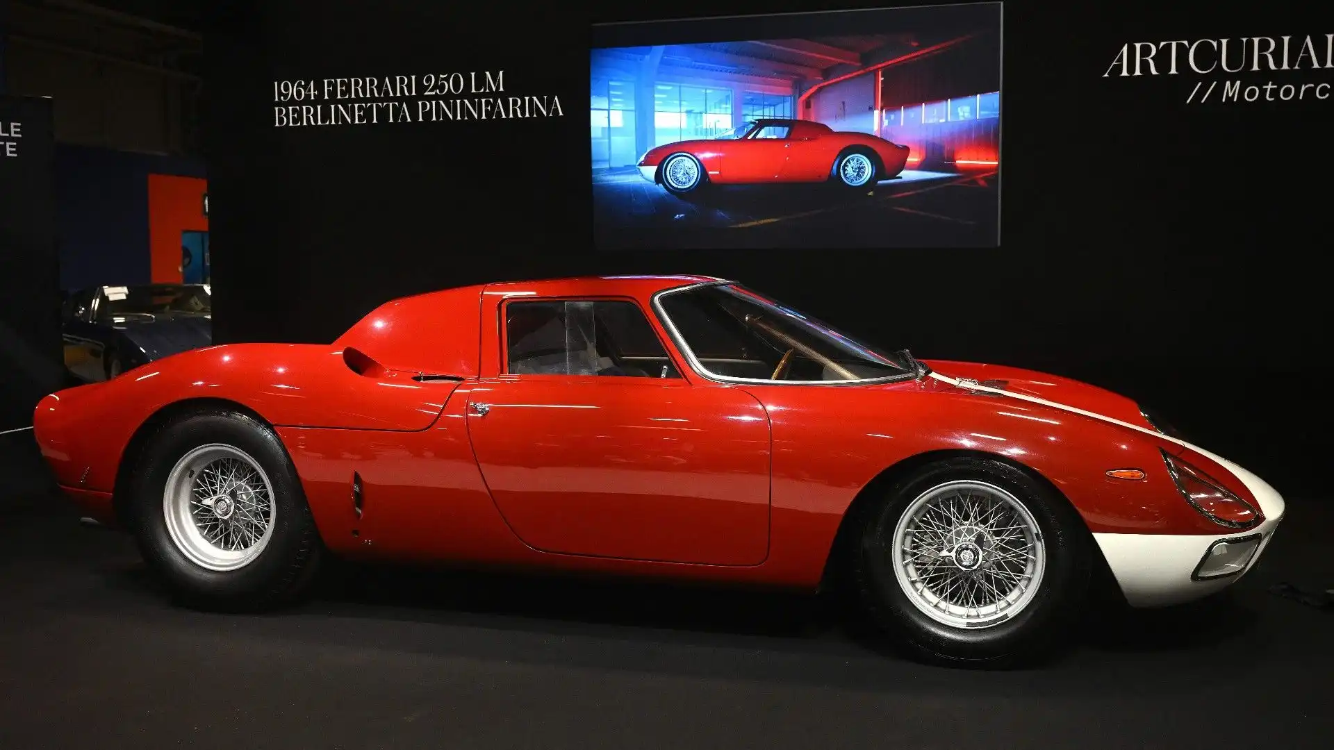 Presentata al Salone di Parigi nell'ottobre 1963, è un'auto davvero stupenda