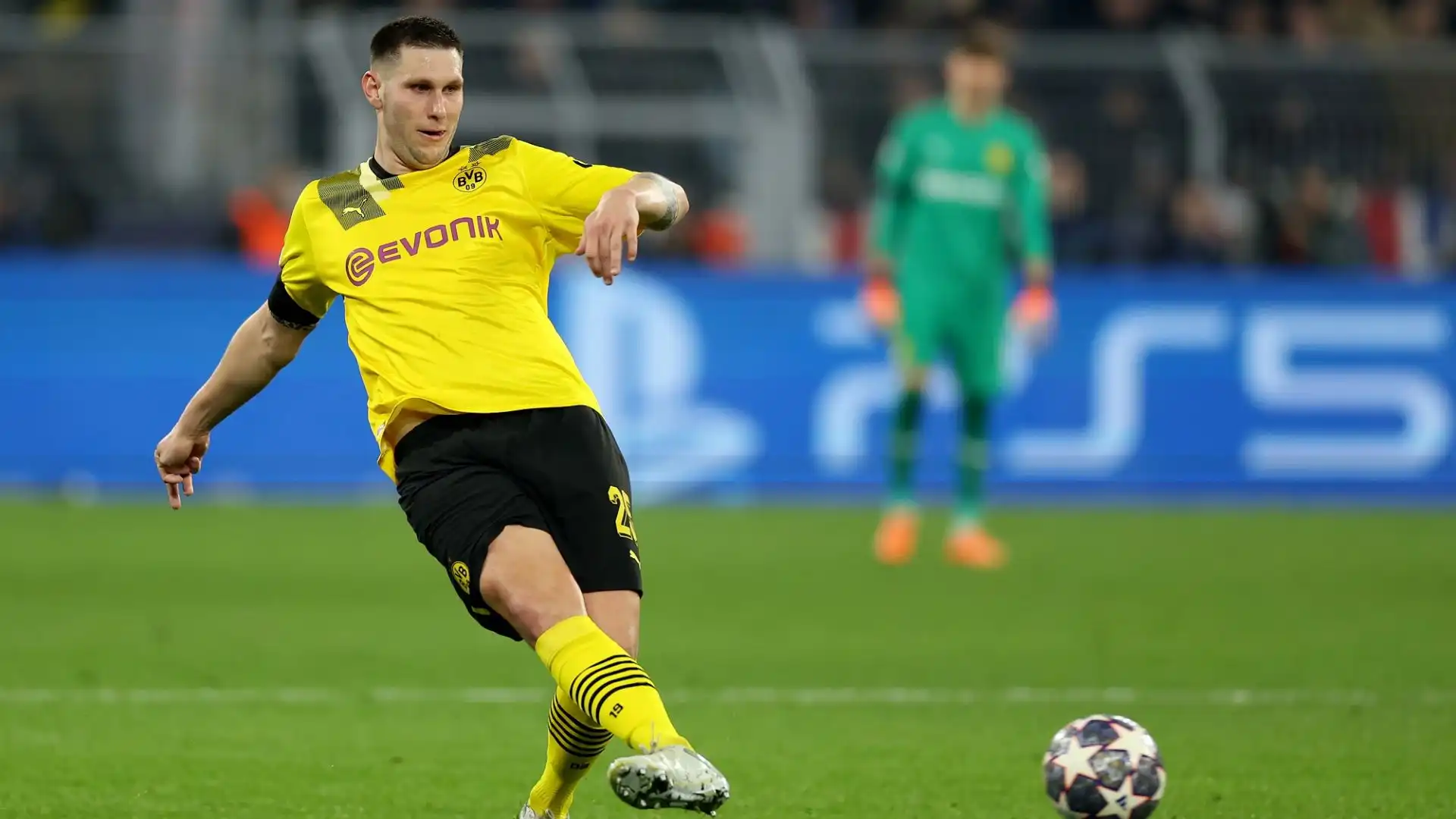 Niklas Sule (Dortmund):	19 milioni di euro all'anno