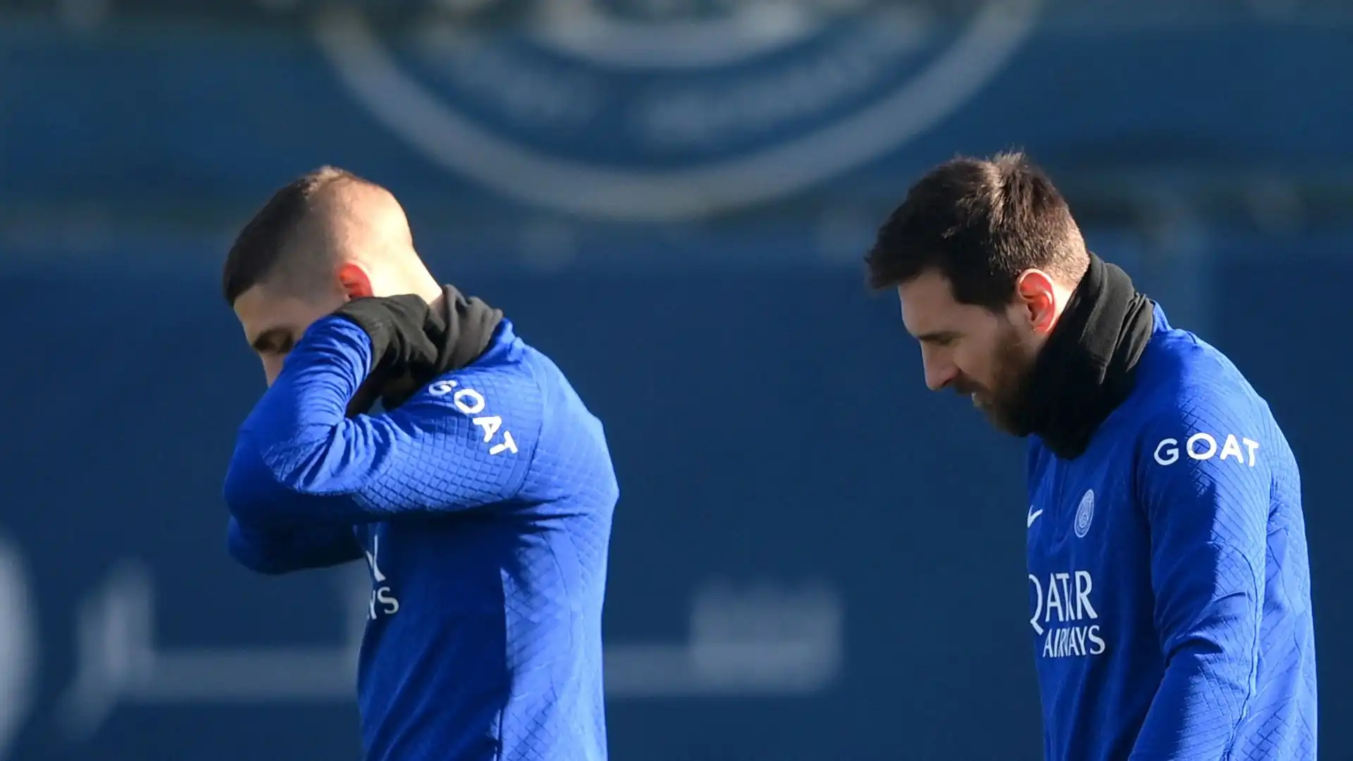 Ecco Messi e Verratti che entrano nel campo di allenamento