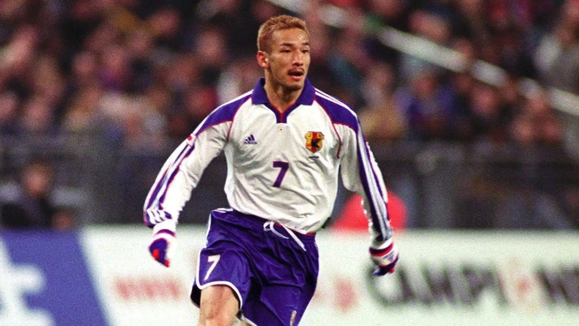 Hidetoshi Nakata - considerato da molti appassionati il più grande calciatore giapponese di tutti i tempi, ha giocato anche per Roma, Fiorentina e Parma