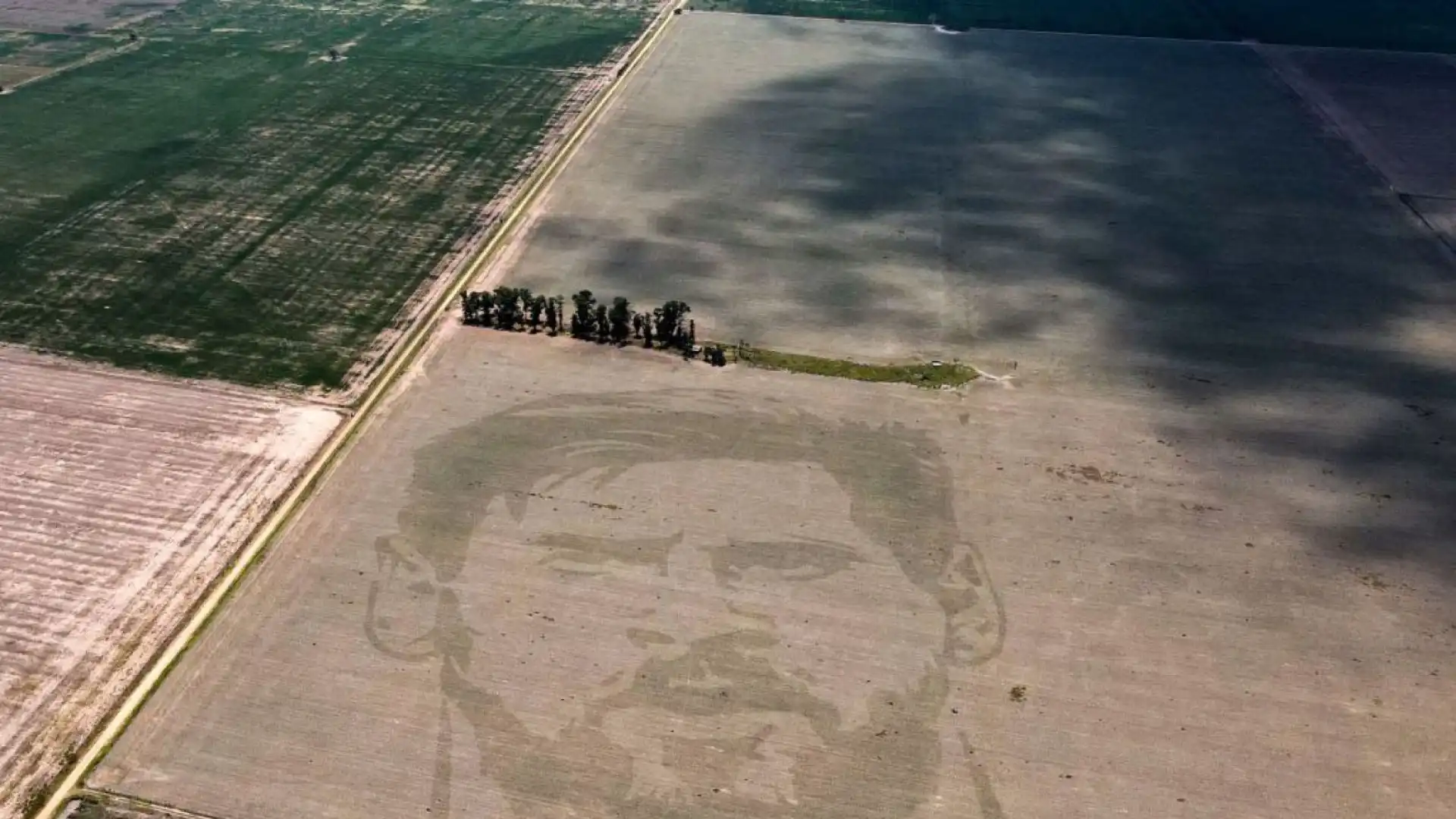 In un campo di mais a Ballesteros, vicino Córdoba, è raffigurata la faccia di Messi
