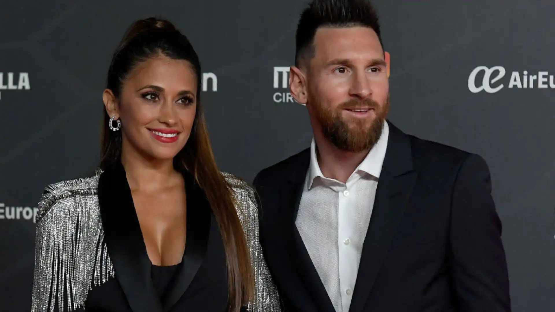 Messi è sposato dal 2017 con Antonella Roccuzzo dalla quale ha avuto 3 figli