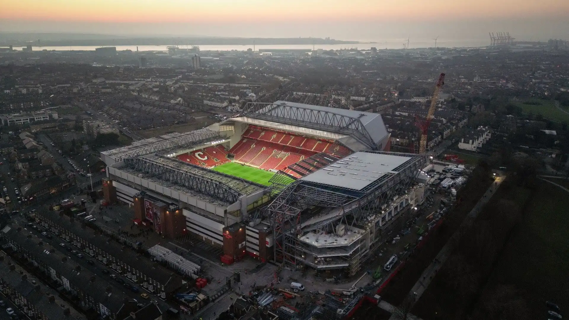 Anfield - Liverpool, Inghilterra: lo stadio del Liverpool, noto per la sua capacità di creare un'atmosfera unica e coinvolgente durante le partite