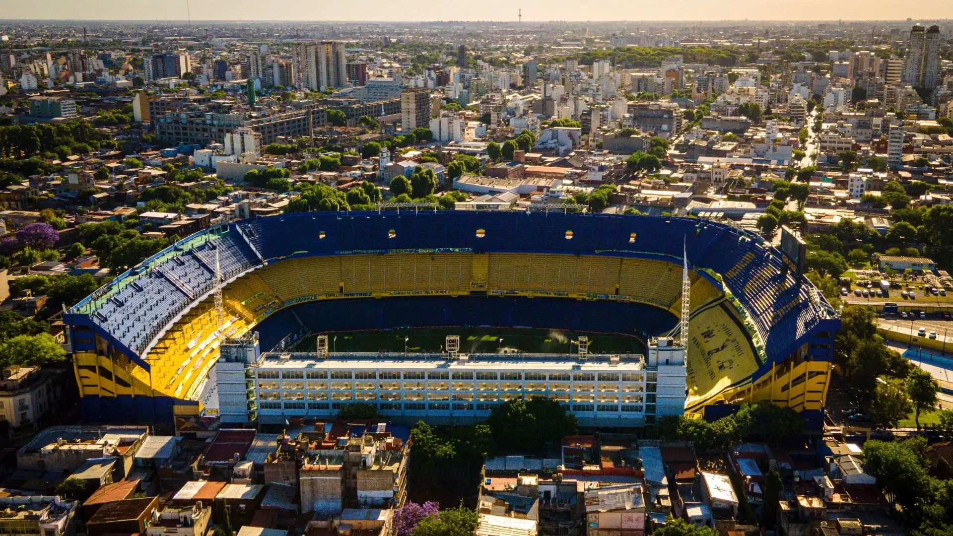 La Bombonera - Buenos Aires, Argentina: lo stadio del Boca Juniors, famoso per la sua forma a "botte". Sicuramente tra gli stadi più belli del mondo