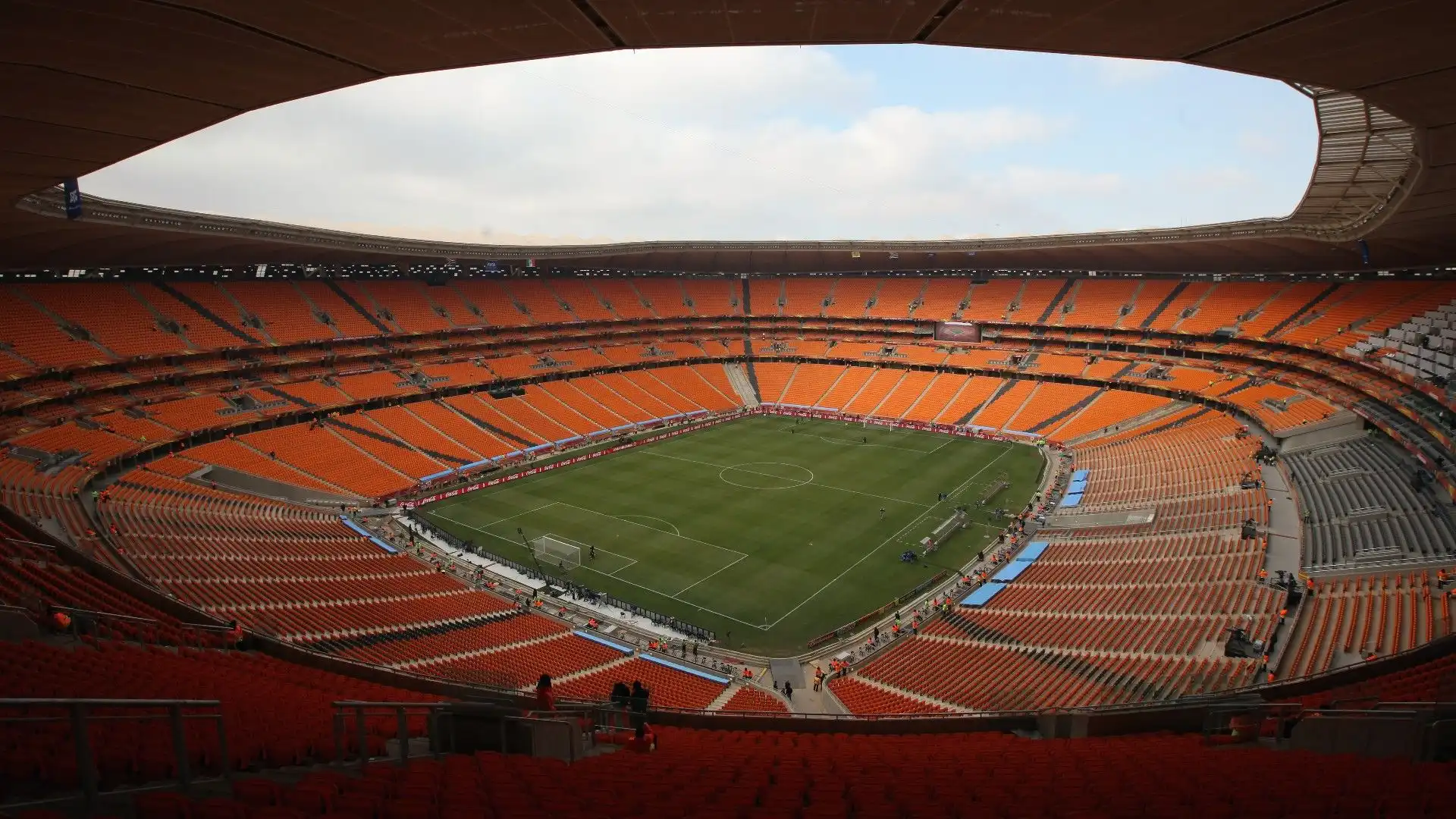 Soccer City - Johannesburg, Sudafrica: lo stadio che ha ospitato la finale della Coppa del Mondo del 2010, noto per la sua architettura unica ispirata alla forma di una pentola africana