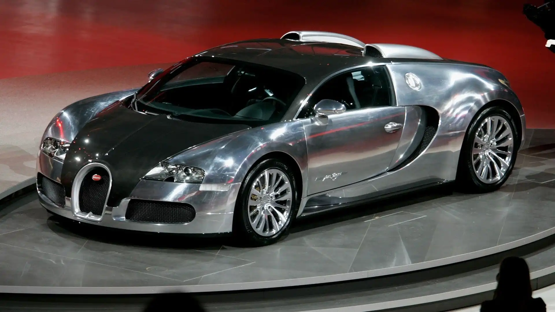 Bugatti nel 2010 ha presentato a Dubai cinque speciali esemplari della Veyron, chiamati "Nocturne". Il prezzo partiva da 2.4 milioni di dollari