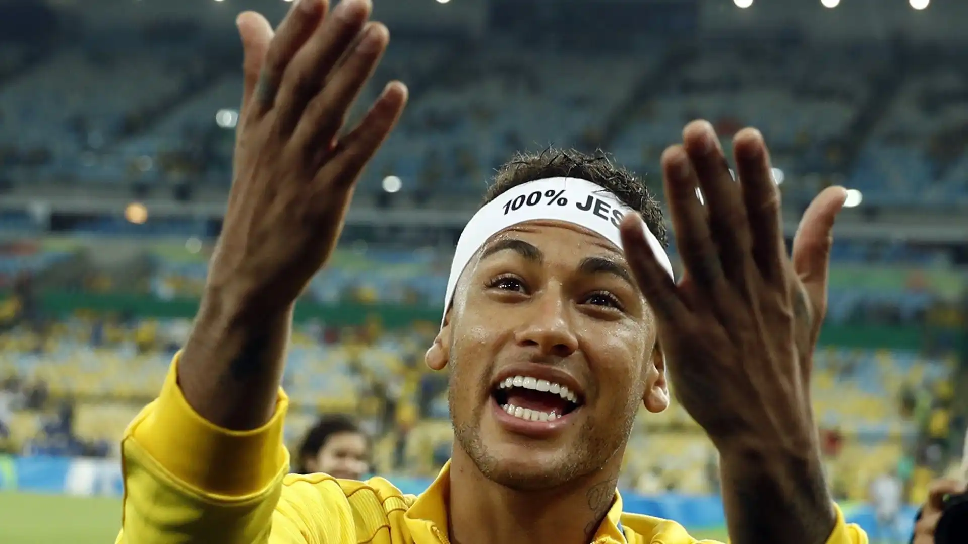 Neymar è molto religioso: dopo la medaglia d'oro conquistata a Rio nel 2016 ha indossato una bandana con la scritta '100% Jesus'