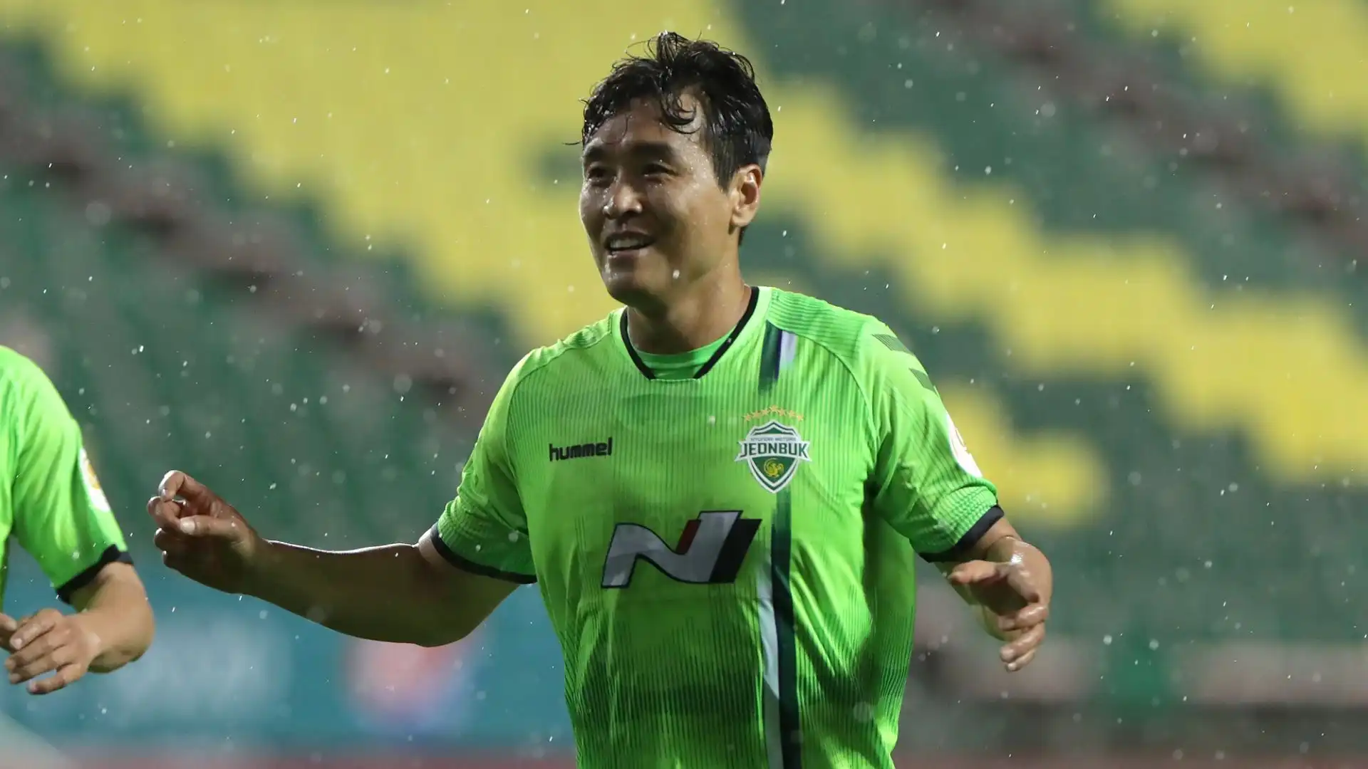 Lee Dong-gook (43 anni, Jeonbuk Hyundai): debutto professionale nel 1998 con i Pohang Steelers