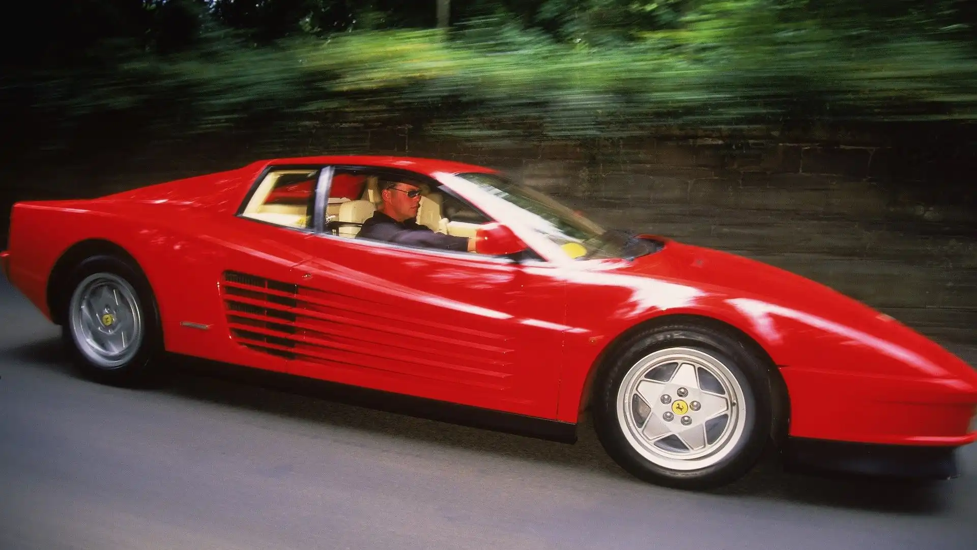 ?Ferrari Testarossa, un gioiello per veri appassionati: le foto