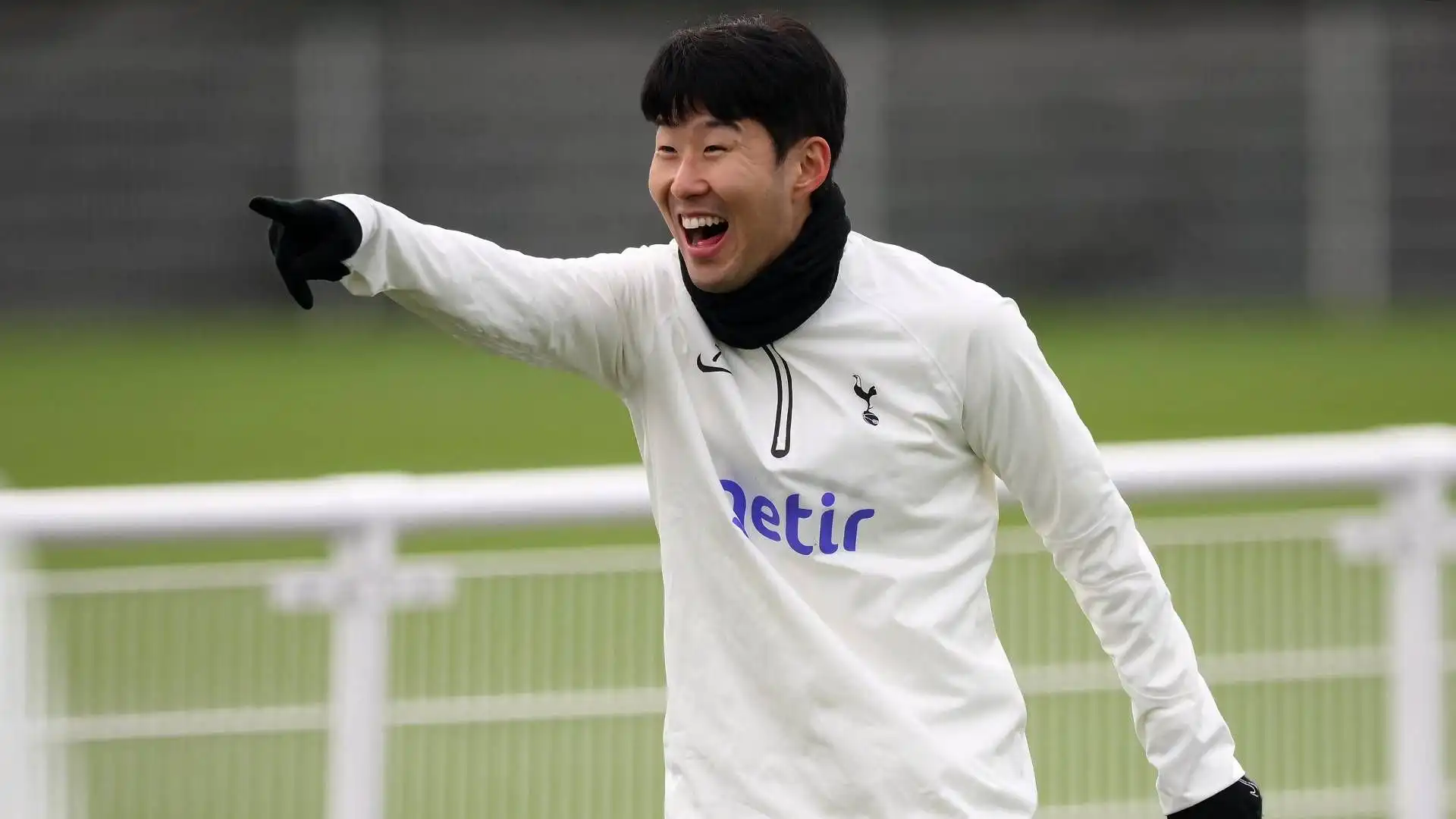 Il Tottenham ritrova Conte e il sorriso in allenamento: le foto