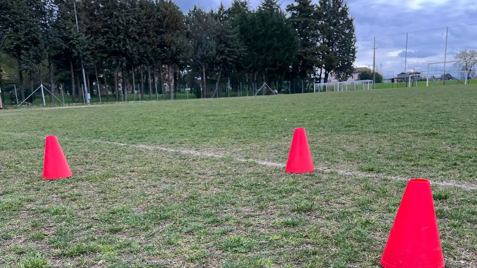 I coni per delimitare gli spazi sono utili soprattutto nei primi anni di approccio al calcio