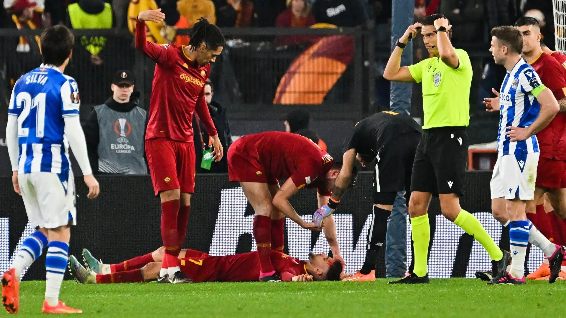 Il calciatore della Roma si è infortunato durante la sfida di Europa League contro la Real Sociedad